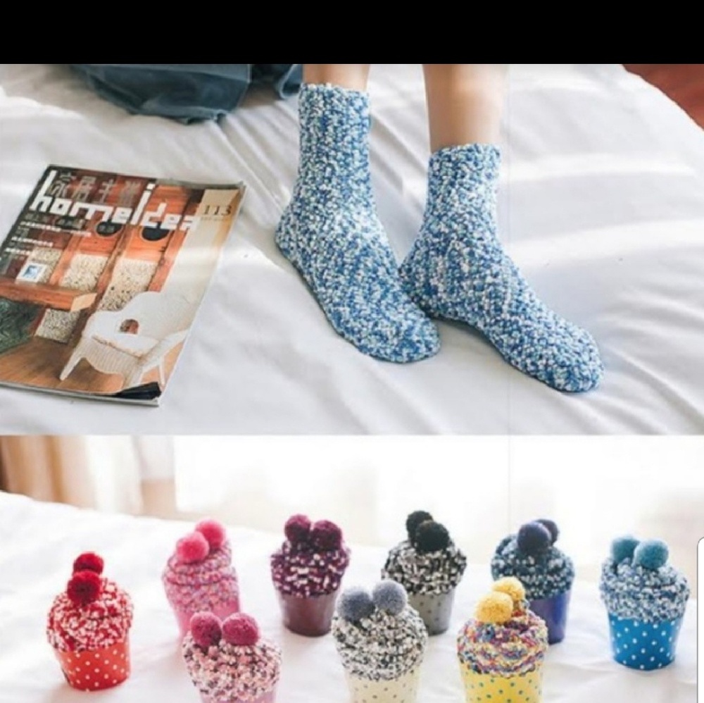 Cupcake fuzzy socks with ornament box - Picture 1 of 8